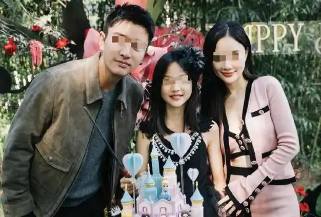 贾乃亮官宣新女友李小璐深夜发文等你4年