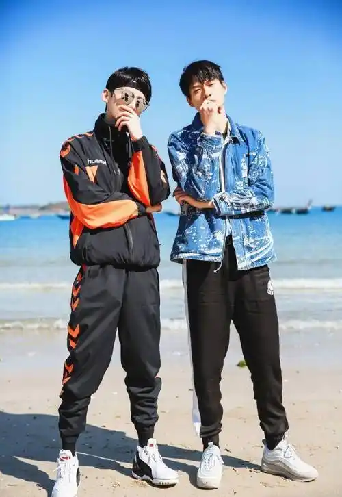 吴京称段奕宏"死鬼",吴磊刘昊然对视一笑,这些才是"真cp"_胡歌_cp