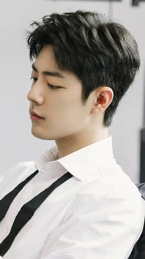 肖战白衬衫花絮照九宫格