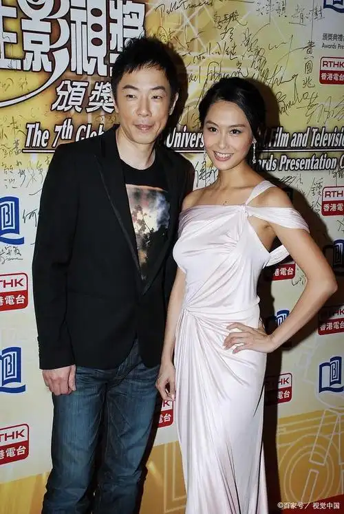 朱茵和黄贯中已经结婚多年,两人也有一个非常可爱的孩子,是一位女孩