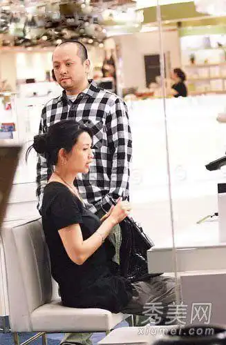 曝五月天阿信与助理同居 多对明星与助理日久生情