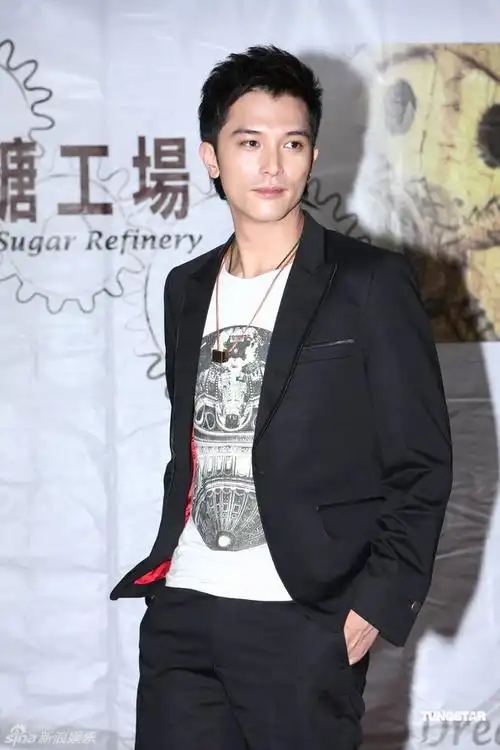 p>邱泽(roy chiu),1981年10月14日出生于台湾省台北市,中国台湾影视