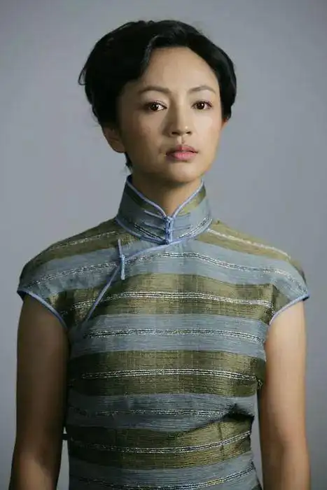 穿旗袍,看明星之:罗海琼