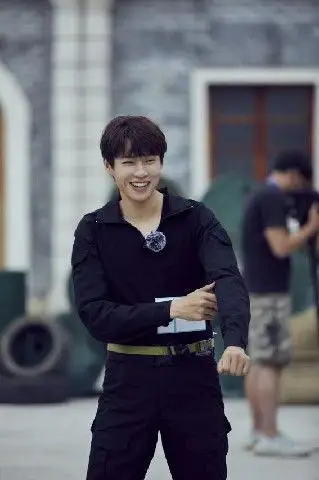 《勇敢的世界》招募队友 魏大勋遭黄明昊陈乔恩争抢