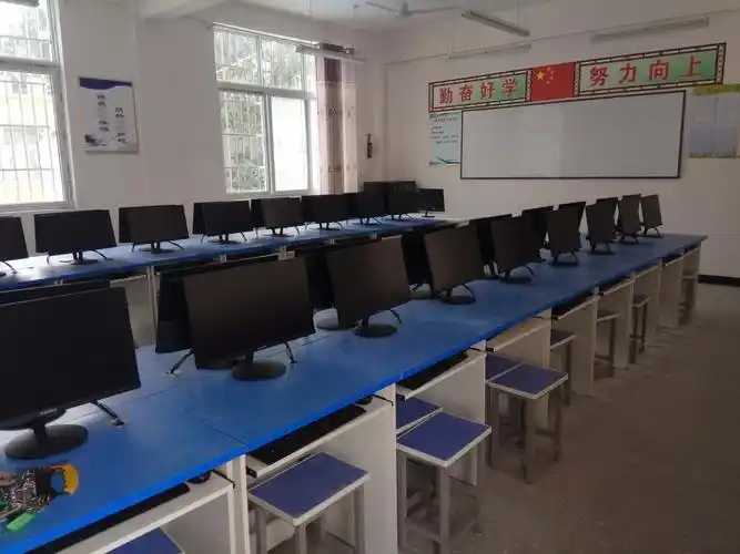 飞跃发展中的大许寨镇中心小学