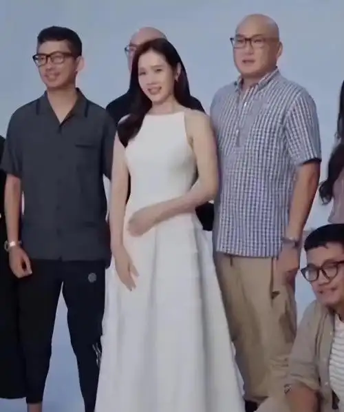 孙艺珍挺大肚高调复工!怀孕四个月终于有孕态,穿白裙大肚子明显