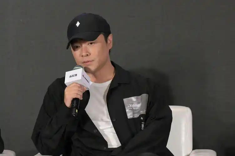 陈思诚出席谢晋百年活动缅怀恩师 扶持青年导演传承中国影人精神_腾讯