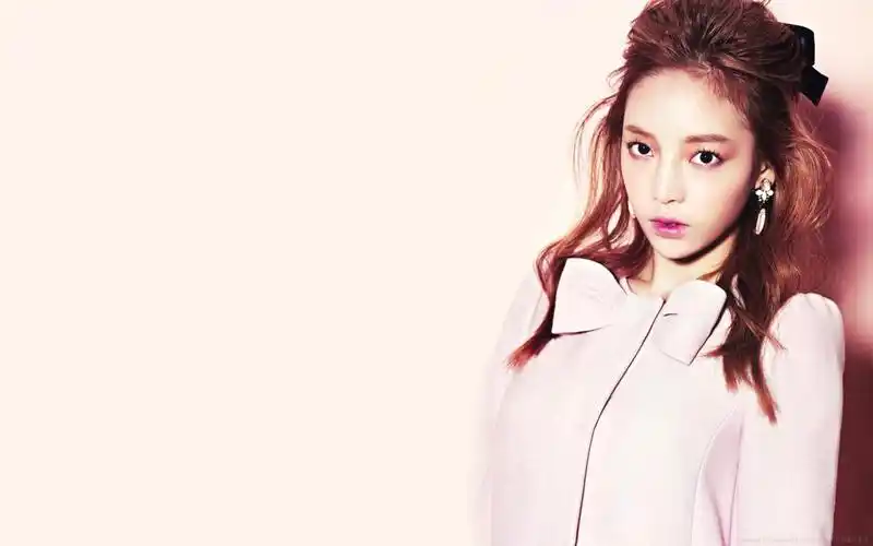 具荷拉写真图片-自制200x200壁纸.高清大图-明星写真馆n63.com