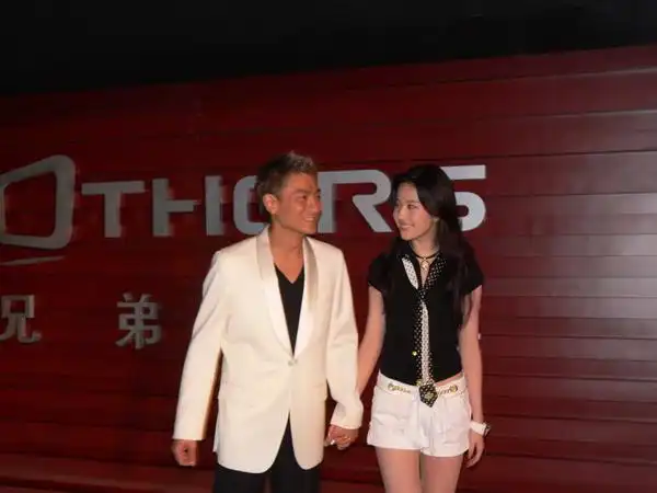 星光璀璨——刘亦菲携手刘德华出席华谊兄弟周年庆典