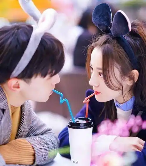 原创《一千零一夜》热巴与邓伦的十张合影,图2吓坏邓伦,图9甜蜜暴击