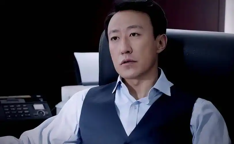 央视反腐剧:顶着公鸡头却要演"省委副书记",谁的审美出了问题_于震_剧