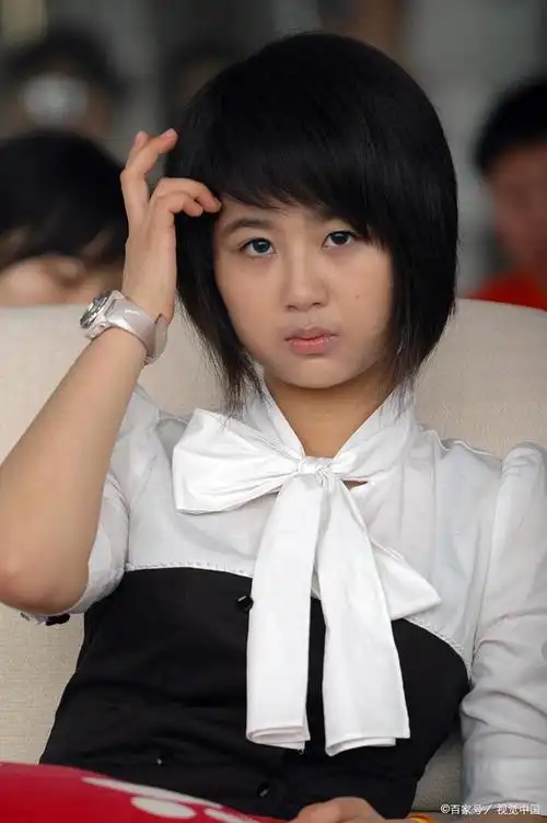 家有儿女将杨紫搬上了舞台,从那之后杨紫就登上了大银幕,逐渐家喻户晓