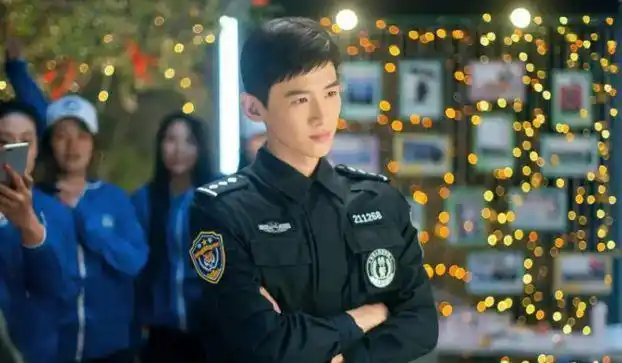 郭麒麟曝追白敬亭新剧充会员找白敬亭报销被拒理由够笑三天