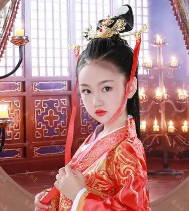 非常适合现代的小女孩们一试哟,今天小编教如何扎女童古代发型,妈妈
