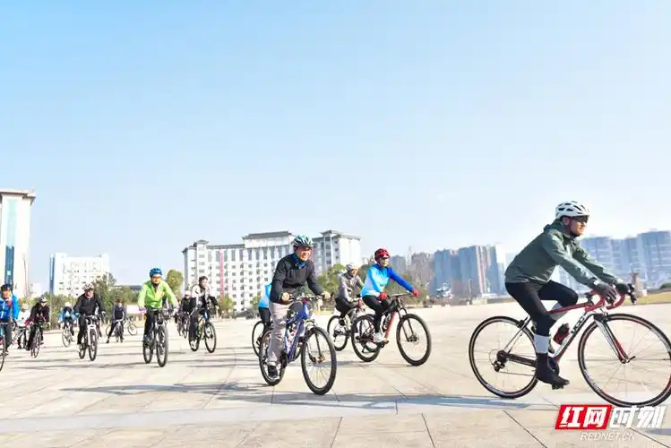 龙年第一骑张家界市自行车协会开展环湘西自行车骑行活动