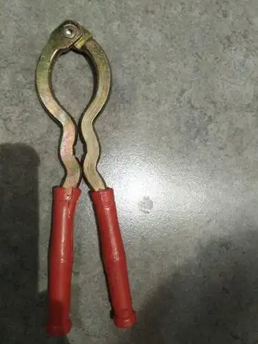 核桃夹:杠杆,省力杠杆.