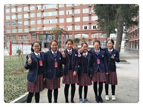 实验中学校服美出新高度