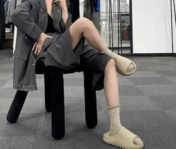 穿拖鞋上课的大学生,是再也没有在乎的人了吗