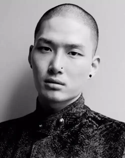 男生发际线高头发稀少剪这些发型就对了