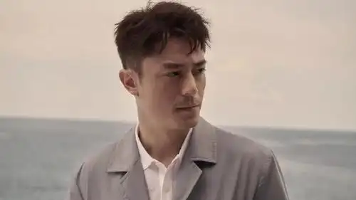 霍建华成熟帅气的西装写真