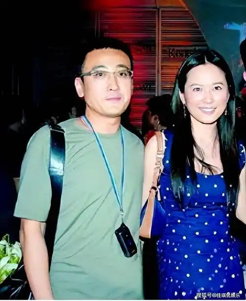 曾经的窦文涛左拥右抱,做了俞飞鸿多年的"情人",究竟有何魅力_生活