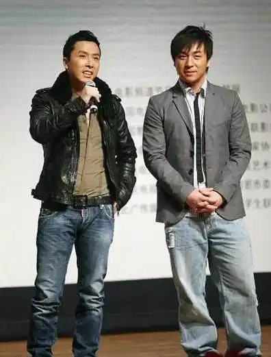 看了他和甄子丹的同框照全懂了!_身高_周杰_cm