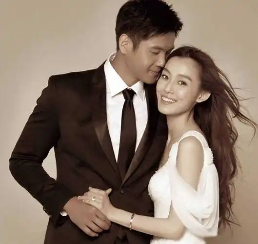 先是营造自己"哈佛才女"的人设,后来又"背刺张韶涵",再后来还纵容自己