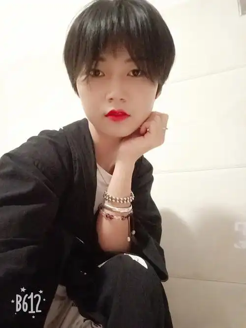 短发半剃头中性超短发