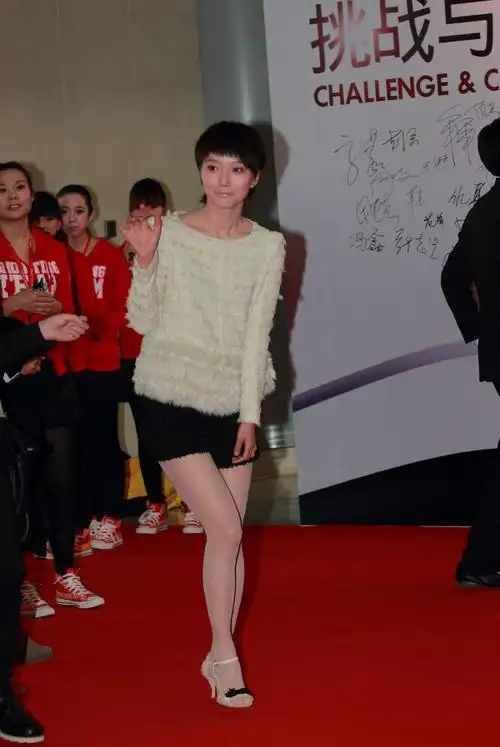 王珞丹春节期间丝袜照