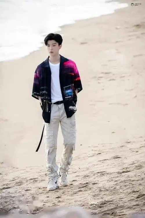 范丞丞私服穿搭合集多种风格轻松hold住你的理想男友已上线