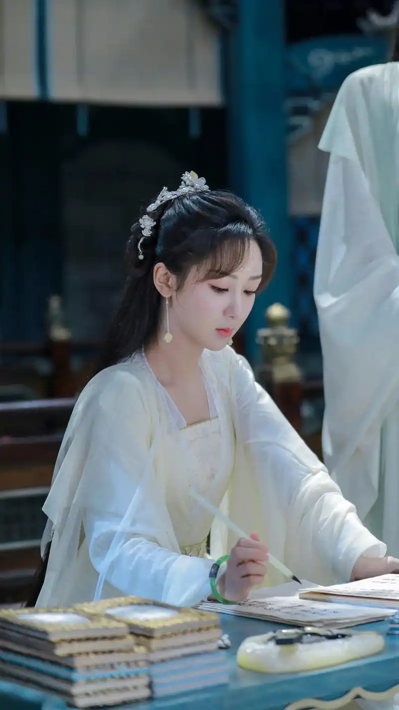 杨紫演了个古代美女,温婉怡人,大眼睛萌萌哒