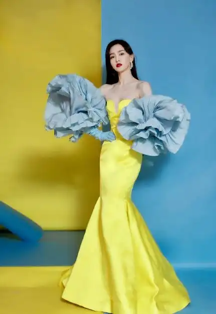 唐嫣性感深v开到腰部身材窈窕大秀事业线