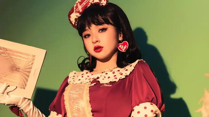 2021少女娇憨复古写真