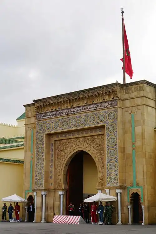 年,占地2平方公里,迄今已有227年历史,是一座典型的阿拉伯宫殿建筑