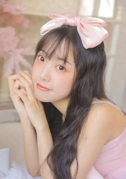 蝴蝶结女孩性感粉嫩诱人写真图片