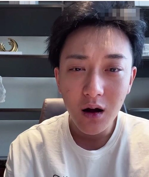 黄子韬直播澄清绯闻情侣账号只是玩玩而已他和徐艺洋都很委屈