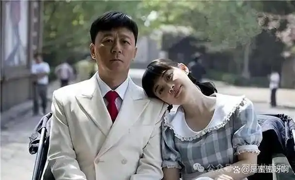 47岁的郭涛饰演31岁的江德福39岁的梅婷饰演21岁的安杰,《父母爱情》