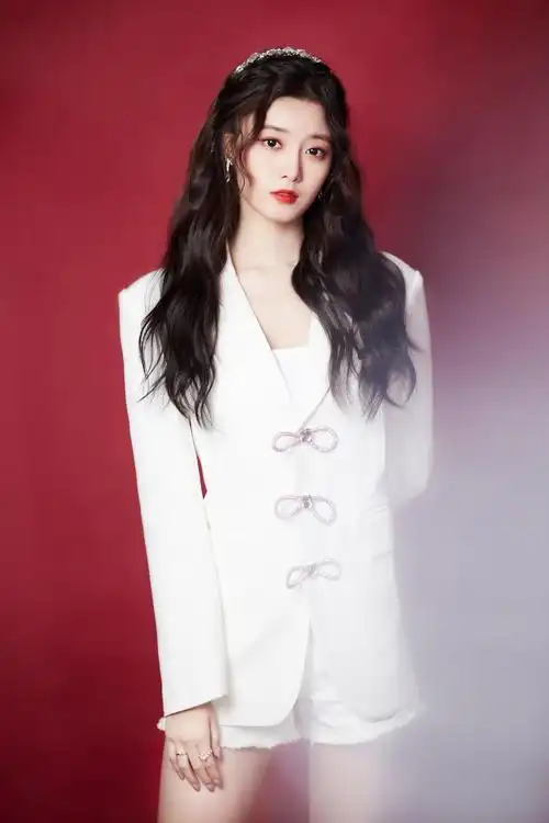 徐艺洋灌篮3首秀omg舞台洗脑皇冠舞燃炸球场