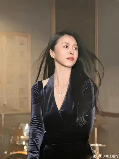 curiel小黑裙#谭维维超话