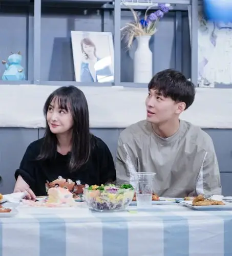 张恒坦言从未看过郑爽的作品,郑爽听完怒了表情很真实