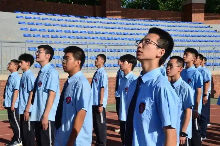 向光而行 勇敢逐梦 | 石家庄二中举行主题升旗仪式