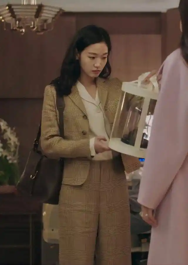 "小小姐们"韩剧穿搭借鉴,大多以基本款为主,秋冬职场穿搭参考