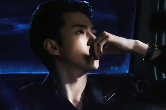 黑西装 大背头#吴世勋#    cr.  #exo唯一官方门面吴世勋