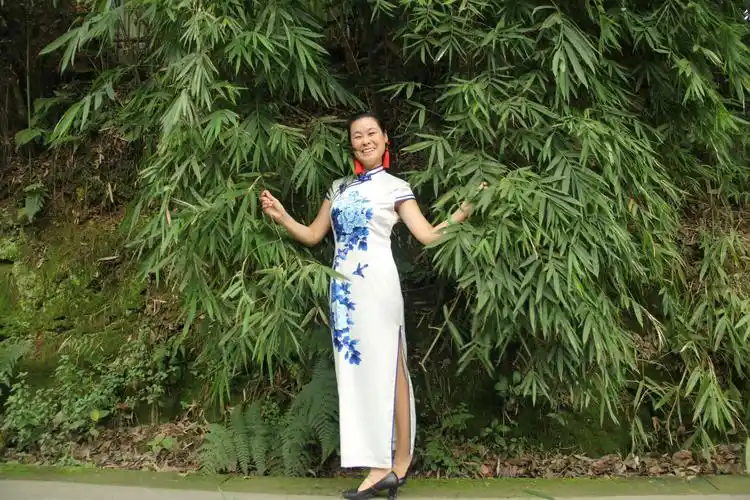 锦云文化旗袍秀团"丽人行"五通小西湖浮桥 - 美篇