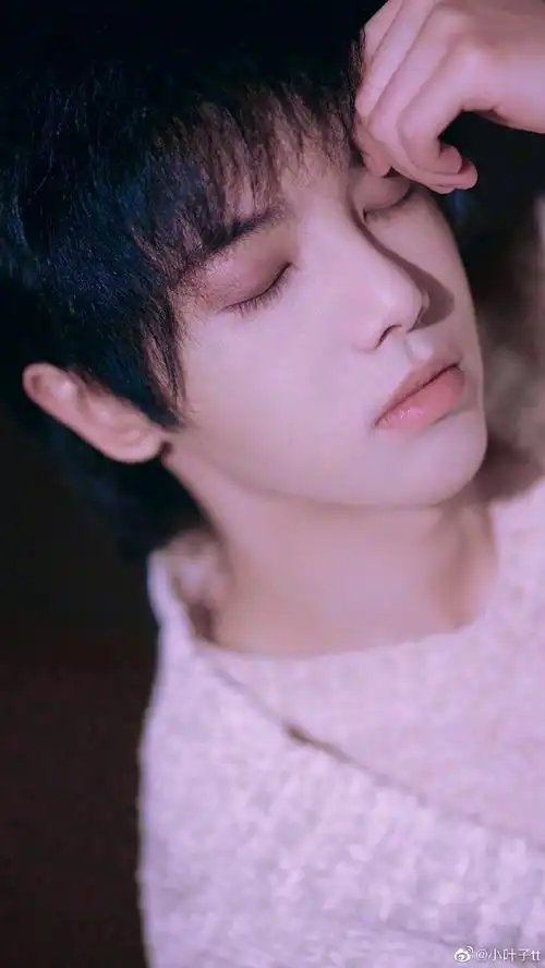 华晨宇美图图片来源于微博侵删抱歉拿图吱声谢谢配合