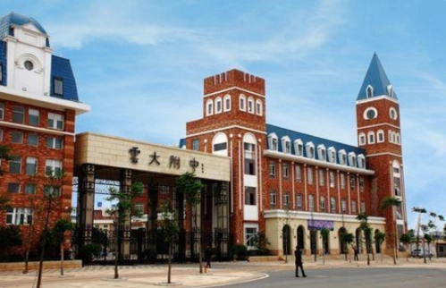 请问云大附中呈贡校区和师大附中呈贡校区哪个好