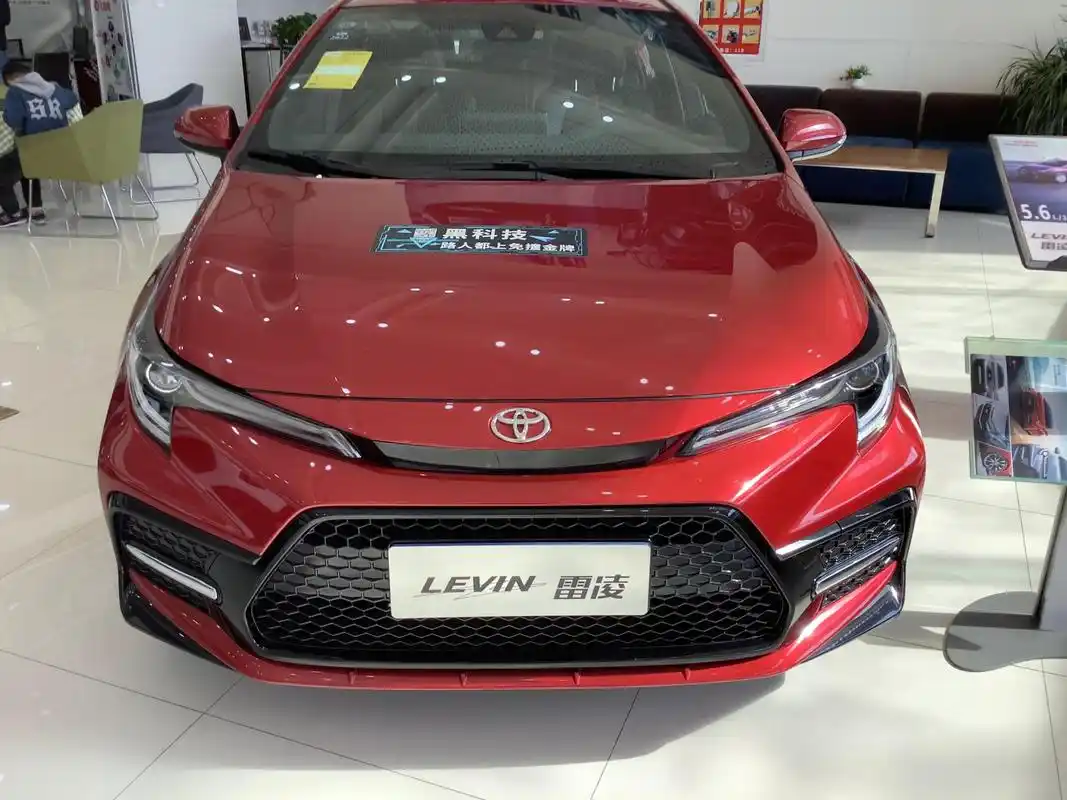 2021款丰田雷凌到店珊瑚红很大气配远程启动定速巡航