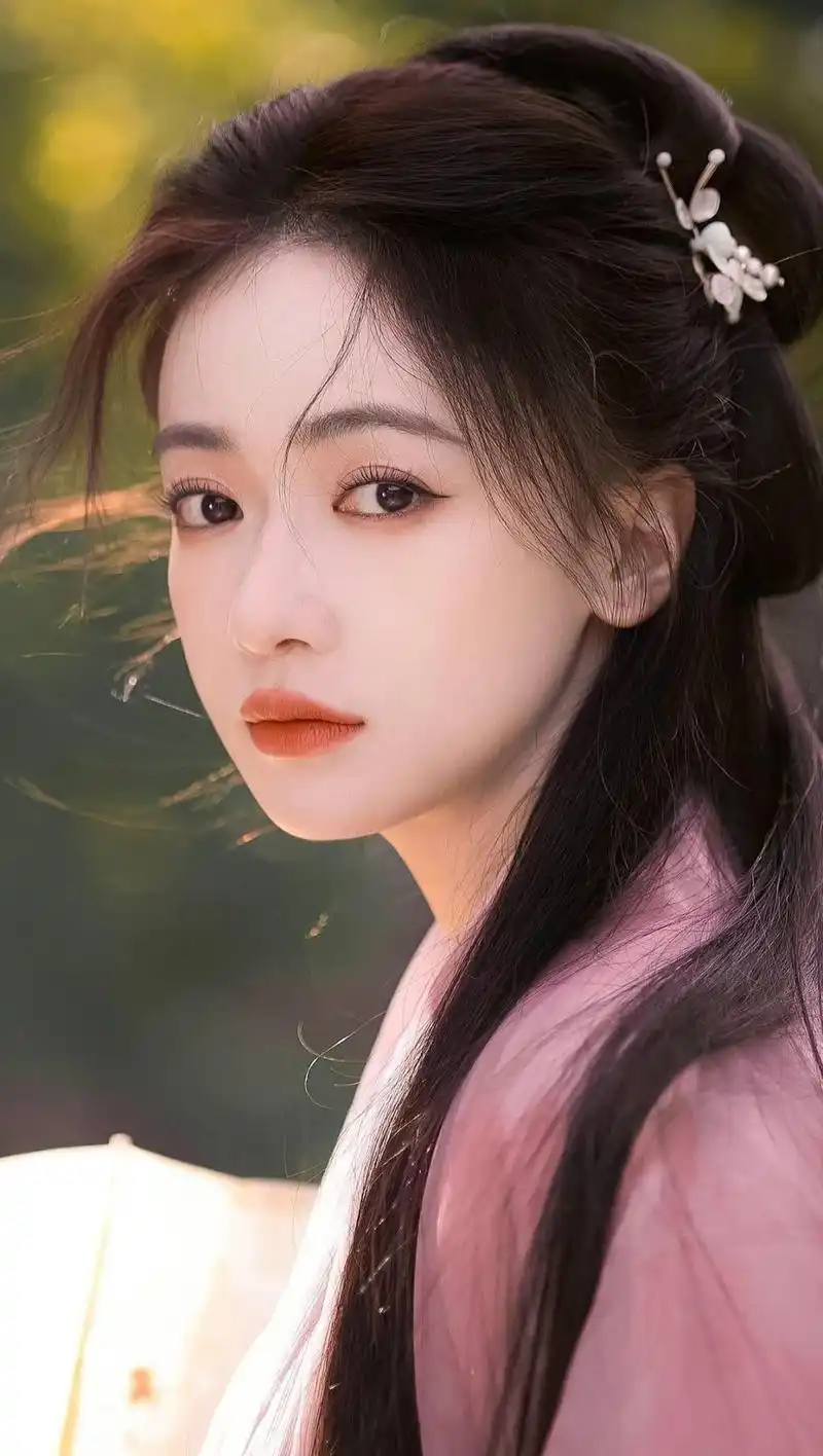 吴谨言:造型对演员形象的影响 吴谨言在《延禧攻略》中的造型拖累了她