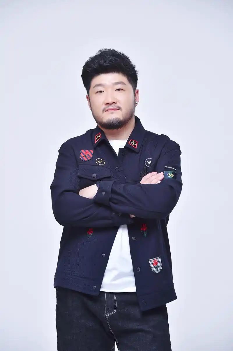 苏立生 高清大图5p,在舞台真情实感的嘶吼,太man啦