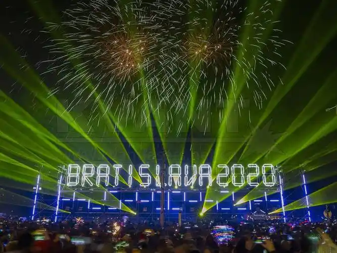 以激光灯造梦,营造一场高级舞台大秀!